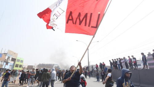 Algunos manifestantes señalaron que los agentes de la Policía se infiltraron para generar caos. Foto: Melissa Merino.