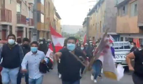 Simpatizantes de Pedro Castillo agreden a prensa. Foto: captura