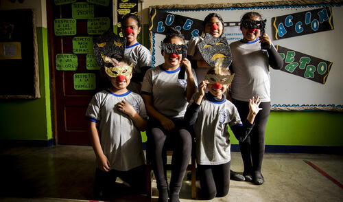 NIÑOS SUPER DOTADOSNIÑOS GENIOSINTELIGENTESCOLEGIOACTUACIONCIENCIAMUSICAJUEGOS DINAMICOSTEATROLABORATORIOEXPERIMENTOROMPE CABEZASMENORES DE EDAD