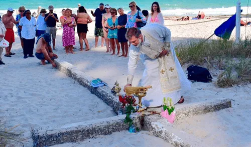 Facebook Viral: enorme cruz llega a playa de EE.UU. y miles piensan que es una señal divina [VIDEO]