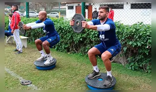 Salazar y Pizzorno realizan trabajos fisicos en La Rinconada (Foto: Prensa Cienciano) Salazar y Pizzorno realizan trabajos fisicos en La Rinconada (Foto: Prensa Cienciano)