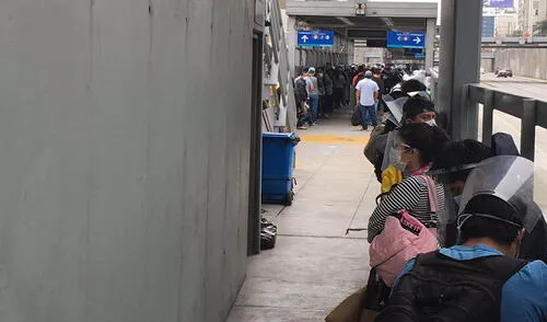 Reportan largas filas en estaciones de Metropolitano. Créditos: Nicola Castagnino / Twitter.