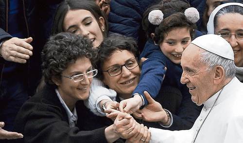 Vaticano: Mujeres reclaman su lugar para atajar los abusos