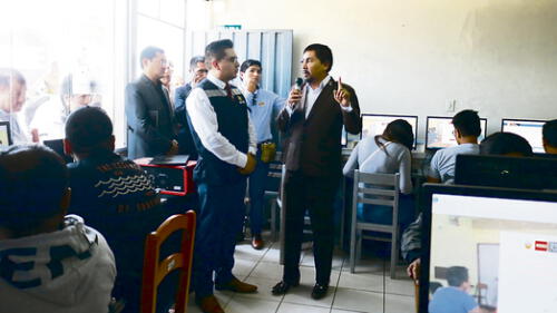 Hasta el final. La afinidad entre Cáceres Llica y Delgado viene desde la campaña electoral gracias a un candidato provincial. Hasta el final. La afinidad entre Cáceres Llica y Delgado viene desde la campaña electoral gracias a un candidato provincial.