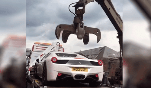 YouTube: Millonario ve cómo destruyen su Ferrari y tiene esta reacción [VIDEO]