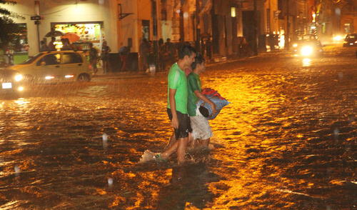 Piura: Fuertes lluvias y tormenta eléctrica azotan nuevamente la ciudad | VIDEO Piura: Fuertes lluvias y tormenta eléctrica azotan nuevamente la ciudad | VIDEO