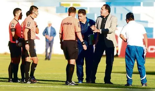 Real Garcilaso: Reynoso explotó contra arbitraje