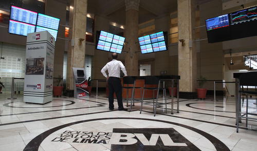 La bolsa de valores cerró el inicio de semana con variaciones mínimas. Foto: Andina La bolsa de valores cerró el inicio de semana con variaciones mínimas. Foto: Andina