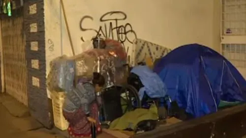 Adulto con tuberculosis vive en la calle junto a su madre en Jesús María. Créditos: Captura Panamericana Televisión.