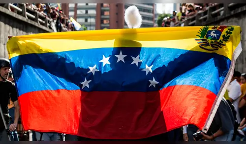 Oposición de Venezuela convoca paro en rechazo a medidas económicas de Maduro