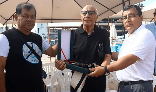 El emotivo homenaje póstumo que recibió el remero Evert Ampuero en La Punta. (Foto: GLR). Evert Ampuero
