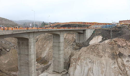 Adolescente de 14 años saltó del puente más alto de Arequipa