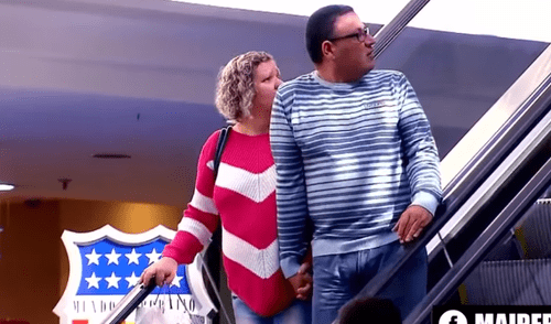 Youtube: Mujer desata su furia cuando su pareja coquetea con otra en escaleras [VIDEO] 