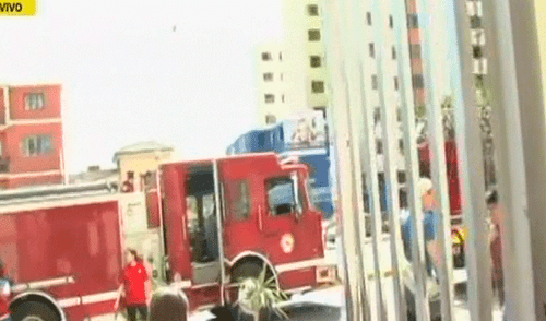 Una mujer herida tras incendio en condominio de Jesús María [VIDEO]