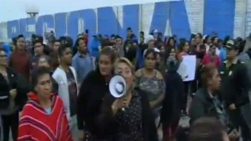 Pobladores de AA.HH. bloquean vía en el Callao por falta de agua Pobladores de AA.HH. bloquean vía en el Callao por falta de agua