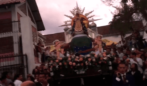 Bebé fallece tras explotarle cohete en la cabeza durante feria 