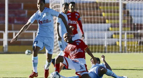 Duelo. Rojos y Celestes protagonizan el Clásico Moderno del Cusco. Hubo buenos goles.