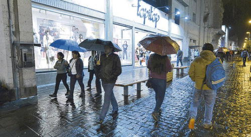 Declaran en emergencia distritos de Arequipa y Moquegua ante llegada de lluvias