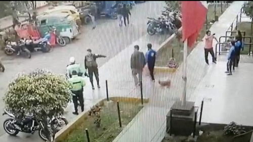 Video muestra el momento en el que alférez arruga y arroja documento de suboficial. (Foto: Captura de video)