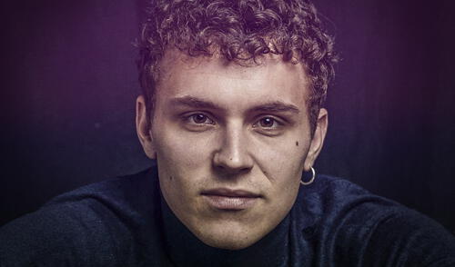 Una presunta imagen de Aron Piper desnudo se viralizó rápidamente en las redes sociales. (Foto: Difusión)