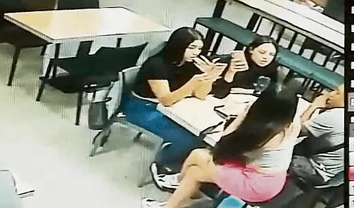 Ataque. Isaac Hilario Huamanyalli fue asesinado cuando hablaba con estas jóvenes en Lince. Ataque. Isaac Hilario Huamanyalli fue asesinado cuando hablaba con estas jóvenes en Lince.