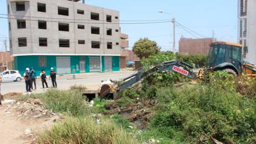 Limpieza y descolmatación de la acequia Pulen en Lambayeque
