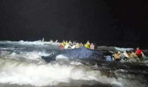 Ballena vara en mar de Tumbes