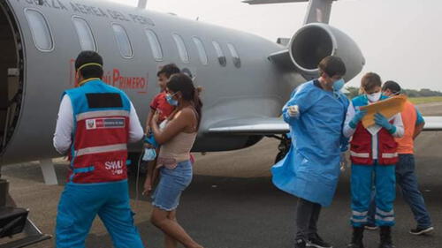 Niños son trasladados en avión de la FAP