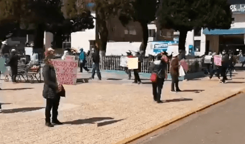 Padres marcharon por plaza de Juliaca.