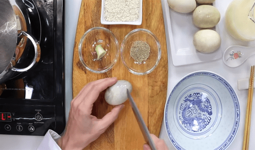 YouTube viral: Youtuber revela aspecto y sabor de huevos chinos de 100 años y deja a miles impactados [VIDEO]