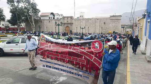 Trabajadores de regiones del sur marcharon por mejoras salariales Trabajadores de regiones del sur marcharon por mejoras salariales