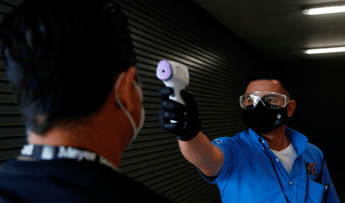 Empresas tendrán que implementar protocolos. Foto: Efe