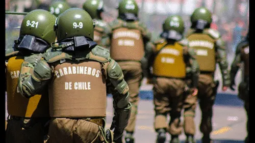 Escuela denuncia a institución policial por lanzar chorros de agua a niños