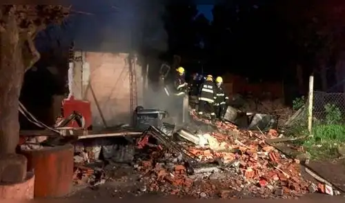 Dos menores lograron escapar. Autoridades confirmaron que no había nadie durante el siniestro. Foto Telam Dos menores lograron escapar. Autoridades confirmaron que no había nadie durante el siniestro. Foto Telam