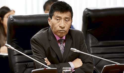 Comisión de Ética investigará a Mamani por tocamientos indebidos Comisión de Ética investigará a Mamani por tocamientos indebidos