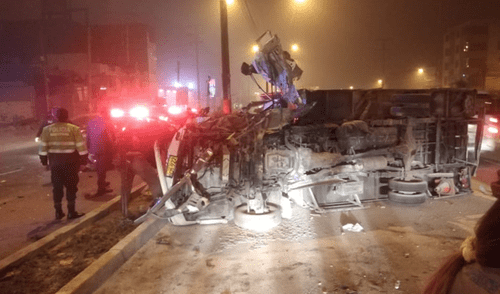 Uno de los choferes resultó gravemente herido, según reporte de los Bomberos. Foto: URPI-GLR