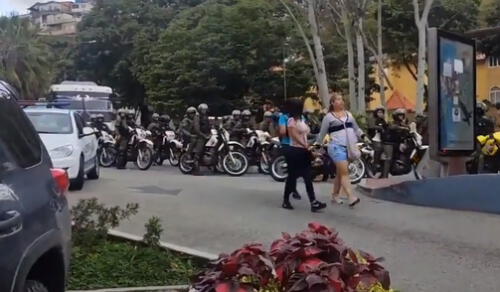 Guaidó sesiona en El Haltillo tras denunciar disparos contra diputados opositores. Foto: Captura.