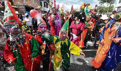 Mañana mojigangos armarán la fiesta en Plaza de Armas de Arequipa