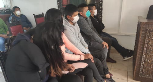 Policías fueron sorprendidos el último domingo consumiendo bebidas alcohólicas. Policías fueron sorprendidos el último domingo consumiendo bebidas alcohólicas.