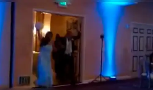 Facebook: recién casados querían sorprender con coreografía a sus invitados, pero termina en desgracia [VIDEO] 