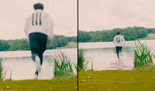 Mohamed Salah sorprende al caminar sobre el agua.