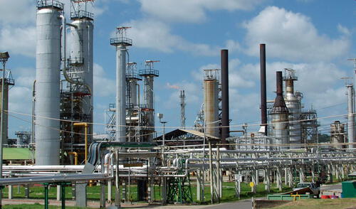 La refinería en la zona de Fao es uno de los 5 proyectos que espera construir Irak. Foto referencial: Financial Tribune. La refinería en la zona de Fao es uno de los 5 proyectos que espera construir Irak. Foto referencial: Financial Tribune.