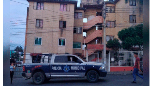 Desesperación. A sus 10 años, un niño mexicano tomó la fatal decisión de aventarse desde el cuarto piso para darle una lección a sus padres, quienes no dejaban de pelear. México: niño se lanza de edificio porque sus padres no dejaban de discutir y ocurre un milagro