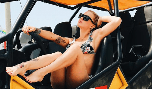 Leslie Shaw eleva la temperatura con osado bikini