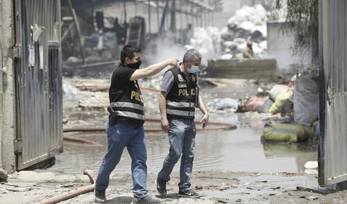 Policía viene investigando la causa del siniestro. Foto: Antonio Melgarejo / La República. Comas