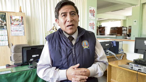 SIN JUSTIFICACIÓN. Roger Carrasco admitió que sí recibe doble sueldo del Estado. Según, él no hay interferencia de funciones. SIN JUSTIFICACIÓN. Roger Carrasco admitió que sí recibe doble sueldo del Estado. Según, él no hay interferencia de funciones.