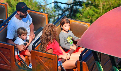 Shakira y su look pasan desapercibidos durante sus vacaciones en Disney [FOTOS]