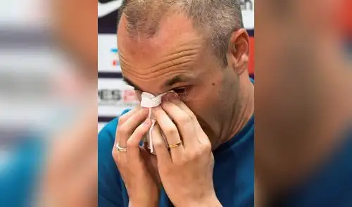 Entre lágrimas, Andrés Iniesta se despide del FC Barcelona