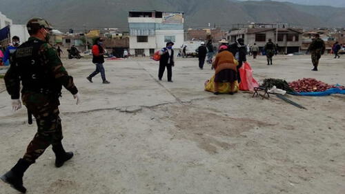 Enfrentamiento entre comerciantes y policías se dio en Ciudad Municipal.