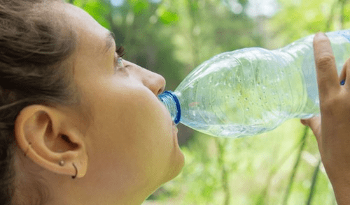 En Estados Unidos estudio expone preocupante secreto del agua embotellada